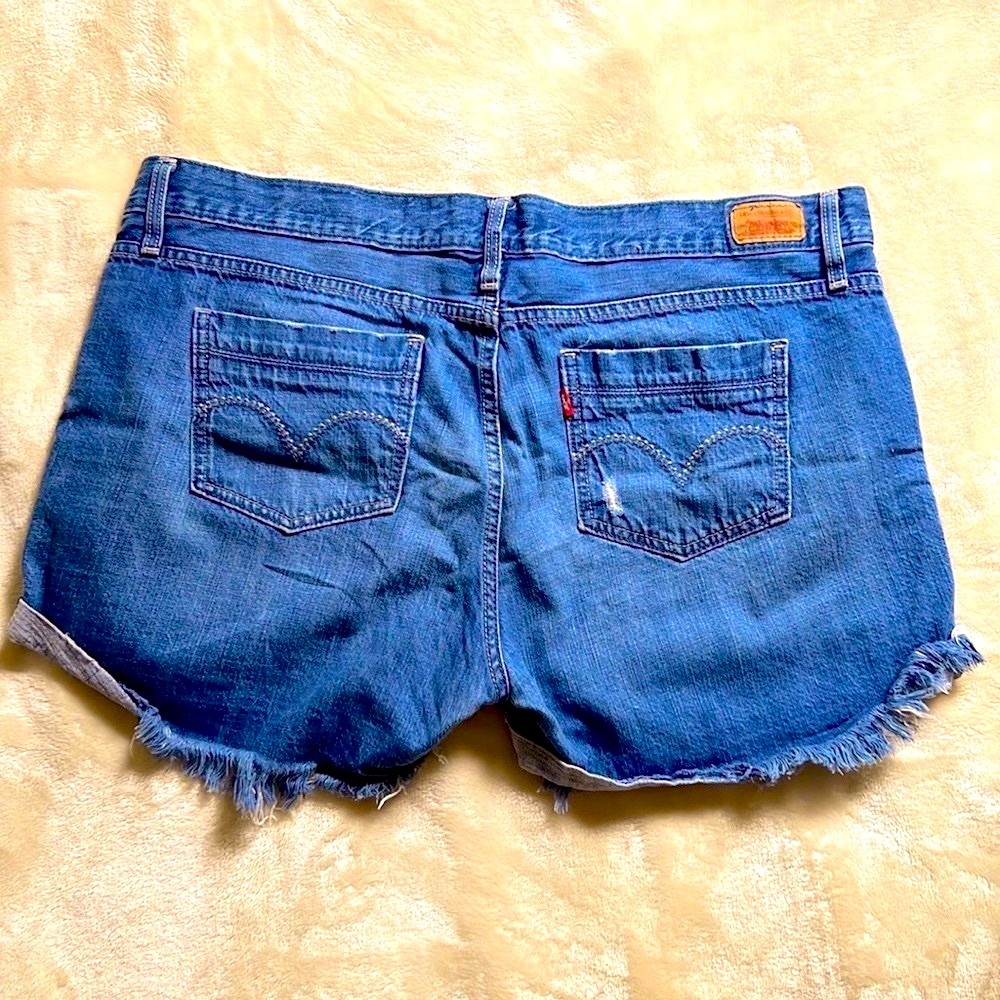 LEVI’S 🏝️ COTTON DESTROYED RIPPED DENIM FRINGED JEAN SHORTS Women’s 17/18 W40 - Picture 3 of 9